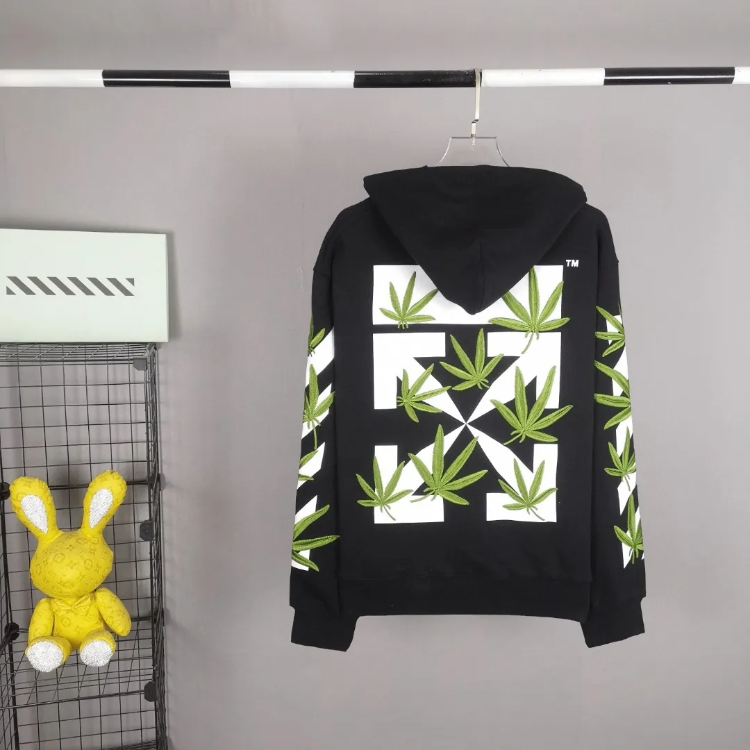 [New Style] 22SS top version OFFWHITE OW lucky leaves embroidery printed same style trendy pure cotton loose autumn and winter hooded sweatshirt for male and female couples. This year's environmentally friendly series is indeed interesting, all centered around plants. The combination of lucky leaves and arrows has a slightly fresh and artistic style. The front panel printing uses Tajima embroidery printing and superimposed embroidery technology, with a yellow background, a second layer of blue, and the last layer is purple OFF. The embroidery is raised and has a tactile feel. The arrows on the back are made using imported glue technology and then put on the embroidery machine. The printing is realistic and full. Ye Jing's expression is very obvious. Customized three-label auxiliary materials to perfectly restore ZP.  Color: black and white Size: XS-L P:430